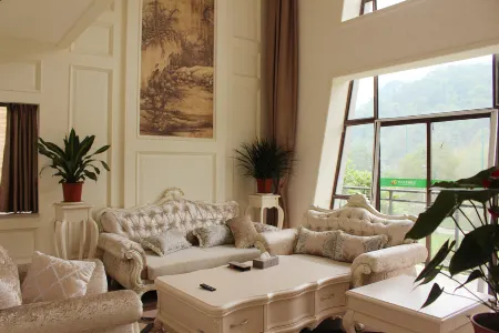 Huafeng Peacock Lake Hotel & Resort Отели в г. Мангши