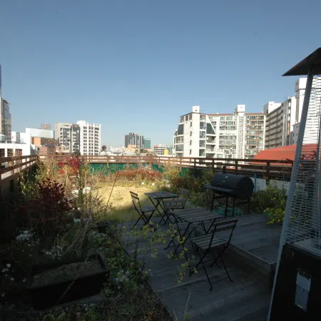 E Residence Отели рядом с достопримечательностью «Флагманский магазин Line Friends»