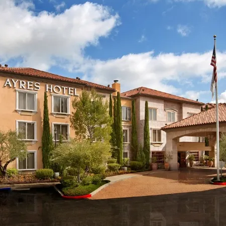 Ayres Hotel Laguna Woods - Aliso Viejo Отели рядом с достопримечательностью «Торговый центр Irvine Spectrum»