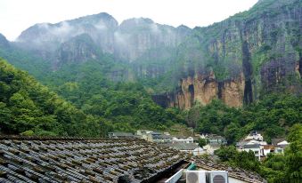 YIhe Lianhua Yanying Hotel