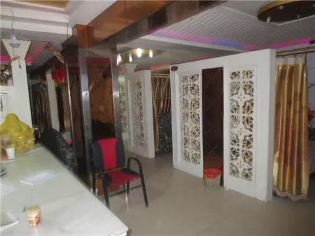 Dihao Hotel (Yilong Jinchengzhen Shop)