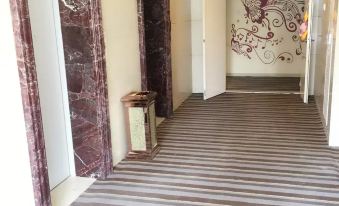 Xining Yinhe Theme Hotel