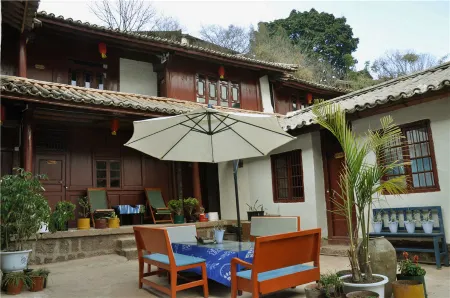 Dali Nuodeng Lvwo International Youth Hostel Отели в г. Юньлун