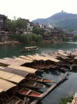 Phoenix Yinyue River View Homestay (Phoenix Ancient City Branch)