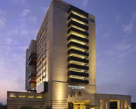 DoubleTree by Hilton Gurgaon Hotéis em Gurgaon