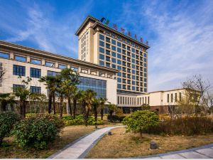 Yangzhou Canal Spring Hotel (East High-speed Railway Station)