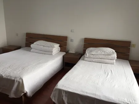 Fuyuanlou Hostel Отели рядом с достопримечательностью «Shanghai Technical Institute of Electronics & Information»