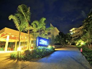 Grand Bleu Ocean View Pool Suite