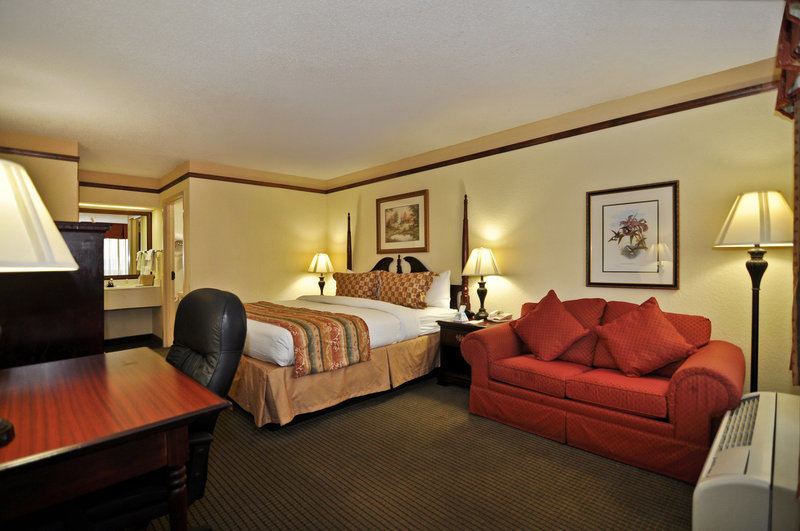 Best Western Colonial Inn