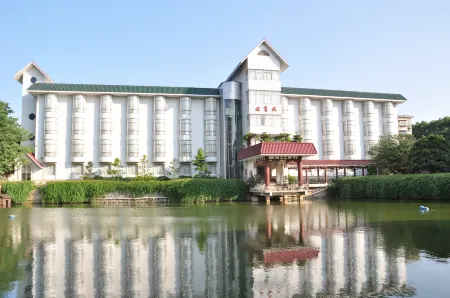 Desheng Hotel Отели рядом со станцией Shaoshan South Railway Station