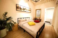 Over the Mountain Hostel - Balkoner