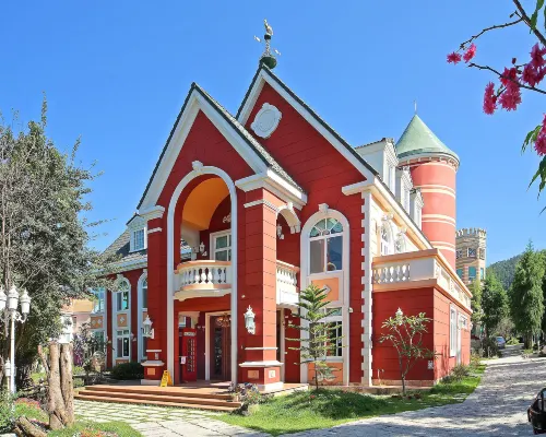 Victoria Castel Hotels near Puli Hot Spring
