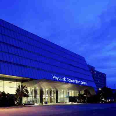 เซ็นทารา ไลฟ์ ศูนย์ราชการ และคอนเวนชันเซ็นเตอร์ แจ้งวัฒนะ Hotel Exterior
