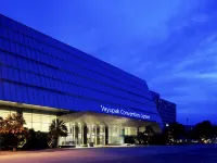 Centara Life Government Complex Hotel & Convention Centre Chaeng Watthana Hotels near Thung Song Hong