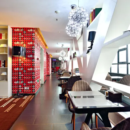 Yueyue Hotel(Zhengzhou Boudou·Xinxiang Confucius Temple Metro Station Store) Отели рядом с достопримечательностью «Zhengzhou Shang Dynasty Ruins»