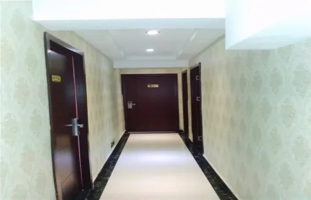 Yiju Hotel (Bazhong City Square Bus Terminal Area)