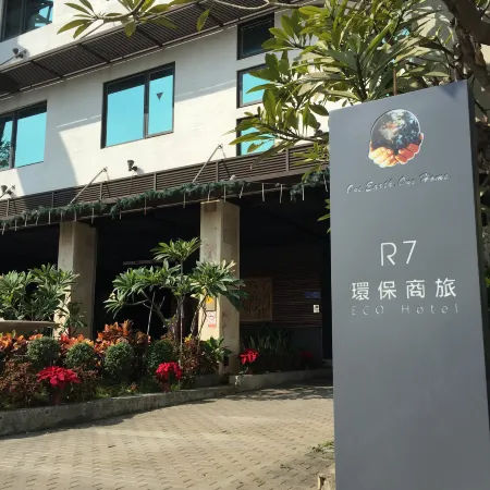 R7 Eco Hotel Отели рядом с достопримечательностью «Дрим Молл»