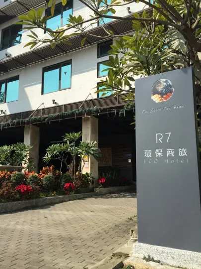 R7 Eco Hotel