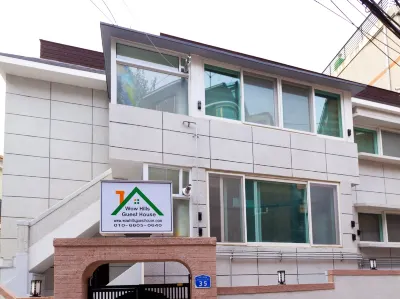 Wow Hills Guest House Hotels near Hongik University, Seoul Campus