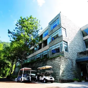 Cedarwood Villa