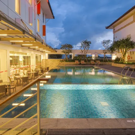 Harris Hotel and Conventions Denpasar Bali Отели рядом с достопримечательностью «Бундаран Ренон»