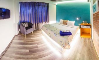 Roomies Suites