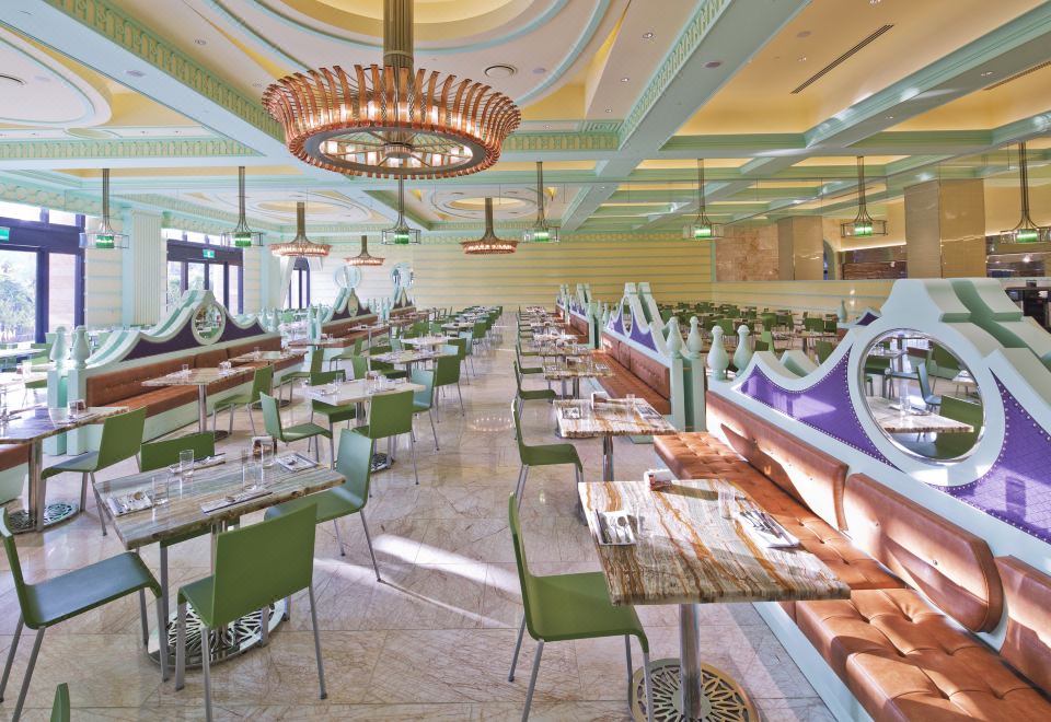 더 린 호텔의 럭셔리한 로비 모습