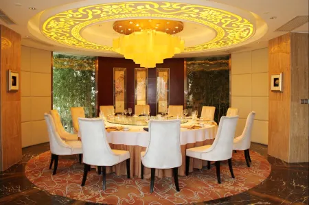 Ramada Plaza by Wyndham Weifang Отели рядом с достопримечательностью «Shandong College of Information Technology - Teaching Building»