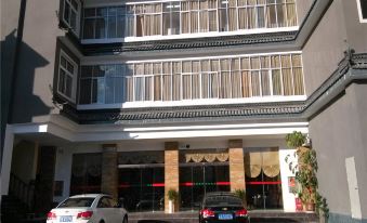Shidian Yongxu Business Hotel
