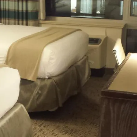 Holiday Inn Express MANHATTAN TIMES SQUARE SOUTH by IHG Отели рядом с достопримечательностью «Мидтаун»
