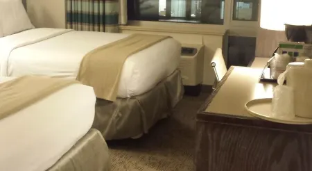 Holiday Inn Express Manhattan Times Square South Отели рядом с достопримечательностью «Колледж Мерси»