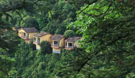 YASHAN TOURISM RESORT - Jiucheng Mountain Villa Hotel Отели рядом с достопримечательностью «Yashan Forest Farm»