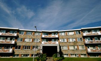 Beausejour Hotel Apartments/Hotel Dorval