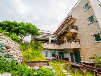 Spray House Hotels near Farglory Ocean Park