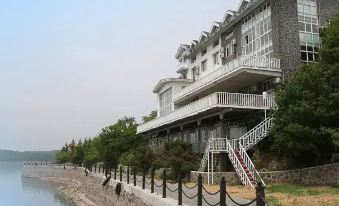 Diaoyutai villa in Jingpo Lake