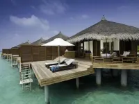 Kuramathi Maldives Hotel a 