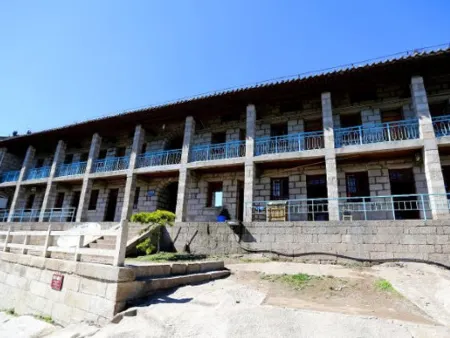 Mount Hua East Peak Hotel