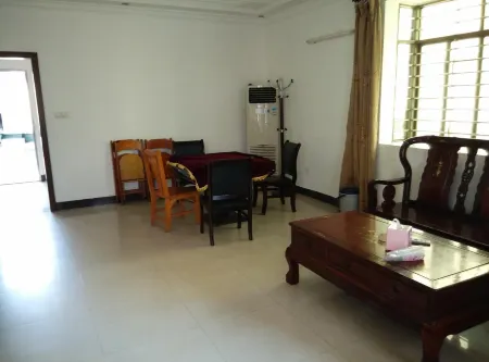 Wuchuan Yueyawan Hotel Отели рядом с достопримечательностью «Chenlanbin Former Residence»