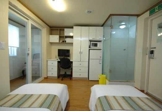 2. 이 레지던스..