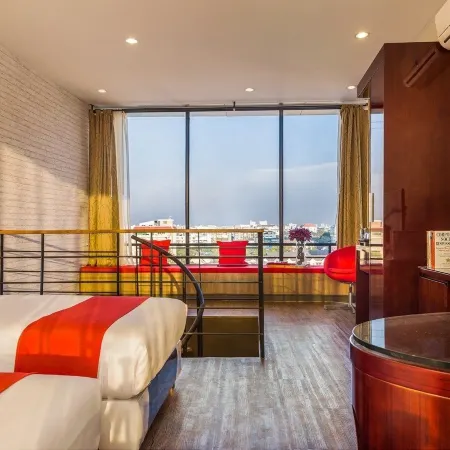 Ratchada Point Hotel Отели рядом с достопримечательностью «Станция метро Sutthisan»