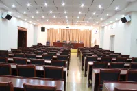 Afuer chain hotel - موقف سيارات