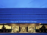 Centara Life Government Complex Hotel & Convention Centre Chaeng Watthana Hotels near Thung Song Hong