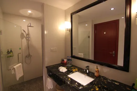 Four Seasons Guanghua Hotel
