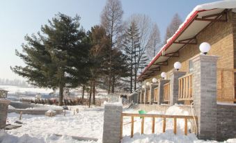 Changbai Mountain Forest Park Baiwei Guosongcun Farm House