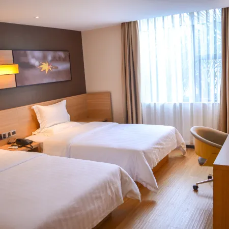 IU Hotel (Zhanjiang Ding Sheng Plaza Affiliated Hospital of Guangdong Medical University)