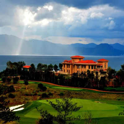 Binzhilan Hotel (Fuxian Lake Sun Mountain Peninsula) Hotels near Fuxian Lake Internet-Famous S Bay