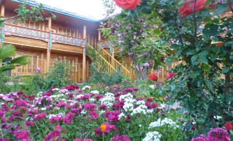 Lugu Lake Hualou Hotel