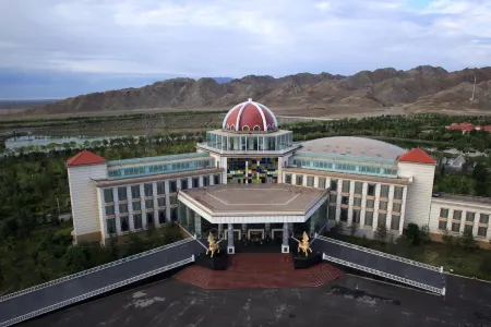 Qinghua Business Hotel Отели рядом с достопримечательностью «Huanghetan Island»