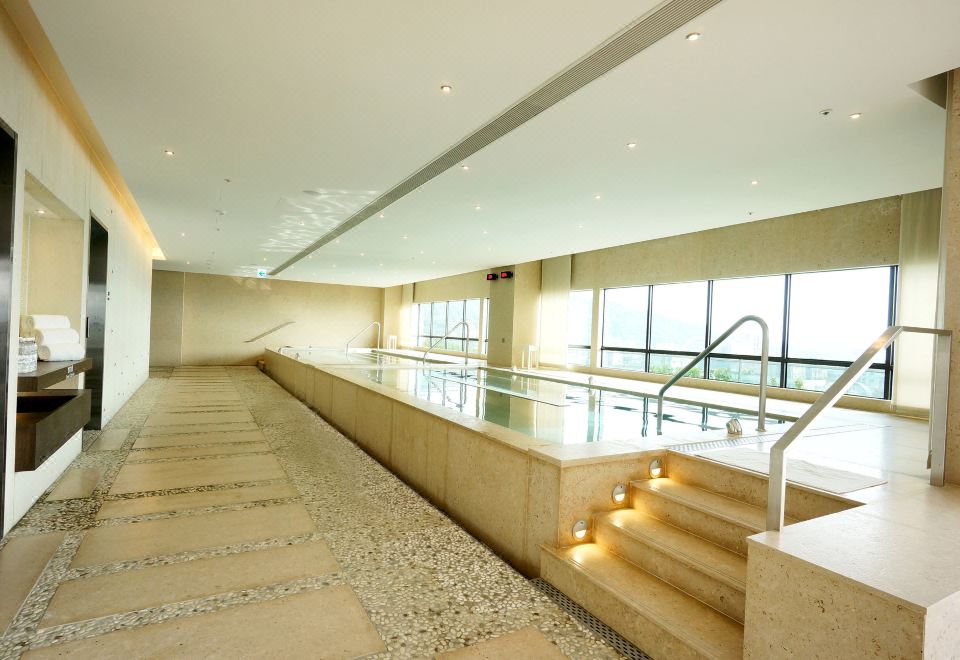 1. 호텔 로얄 베이..