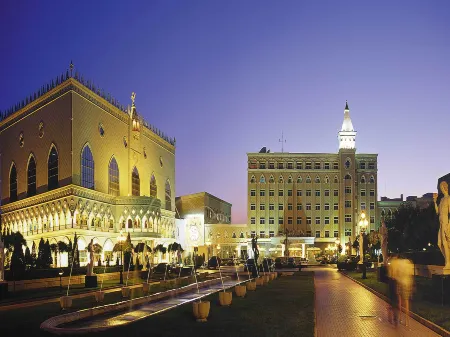 TEDA International Hotel & Club Отели рядом с достопримечательностью «Taida Financial Plaza E3AB»